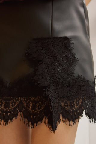 FALDA ECOPIEL BAJO PUNTILLA