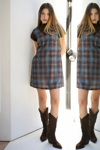 VESTIDO CORTO SIN MANGAS ESTAMPADO DE CUADROS
