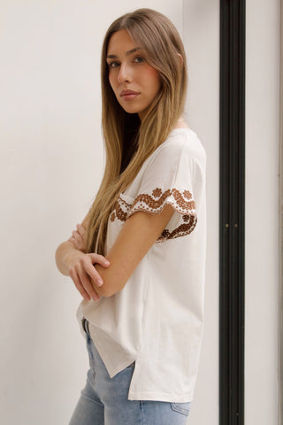 CAMISETA BLANCA BORDADA