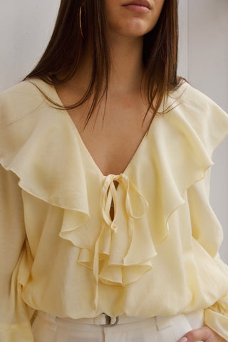 BLUSA AMARILLA VOLANTES