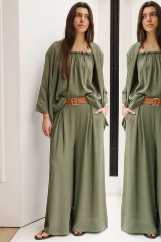 PANTALÓN VERDE CON CINTURÓN