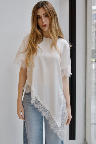 BLUSA ASEDADA BLANCA BAJO PUNTILLA
