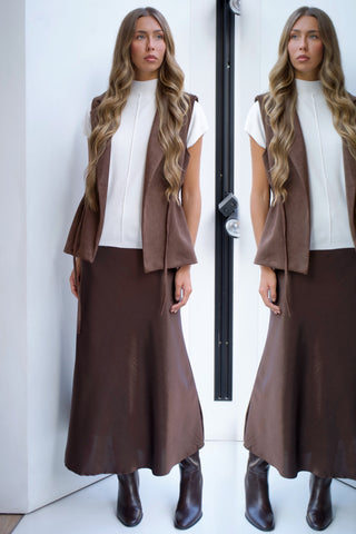FALDA MIDI SATINADA COLOR CHOCOLATE
