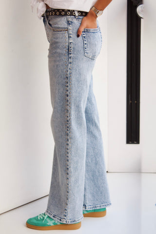 JEANS COSTURA TACHUELAS