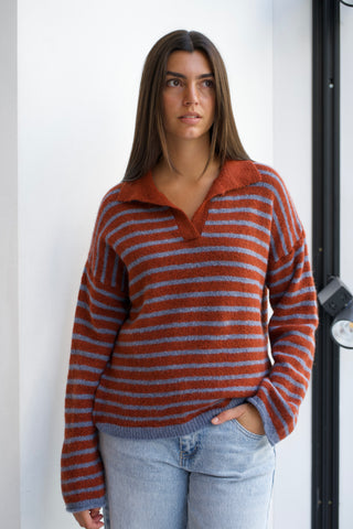 JERSEY DE RAYAS TEJA Y AZUL CUELLO POLO
