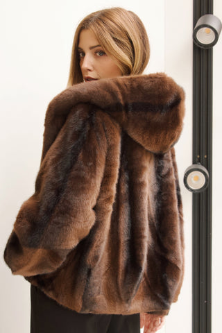 CHAQUETÓN DE PELO CON CAPUCHA