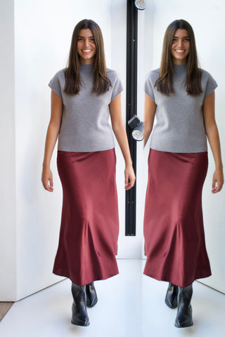 FALDA MIDI SATINADA COLOR VINO