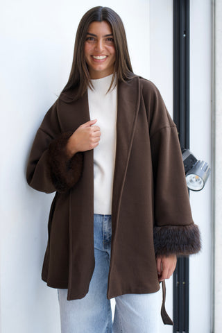 CHAQUETA MARRÓN PUÑOS DE PELO