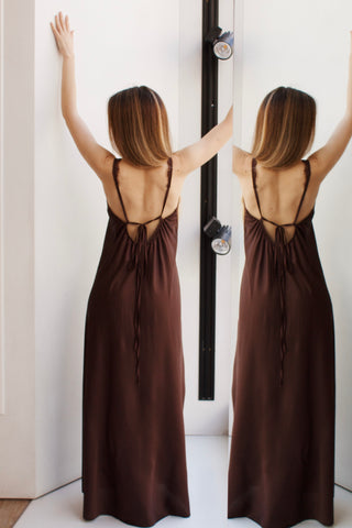 VESTIDO LENCERO CHOCOLATE LAZO ESPALDA
