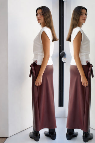 FALDA ENTUBADA ECOPIEL COLOR BERENJENA