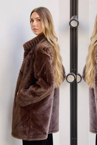 CHAQUETÓN DE PELO COLOR VISÓN