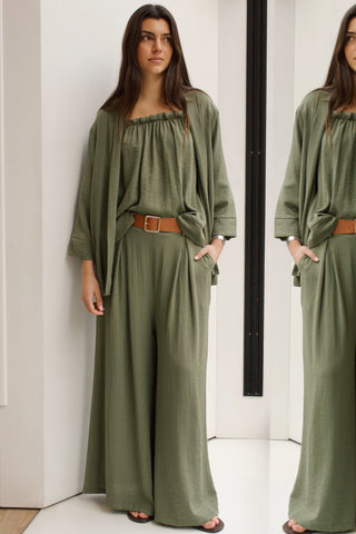 PANTALÓN VERDE CON CINTURÓN