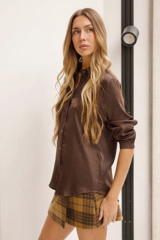 CAMISA DE RASO CHOCOLATE