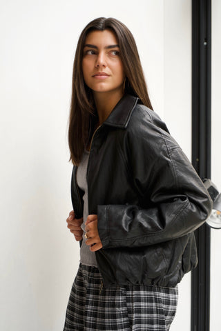 BOMBER ECOPIEL NEGRA