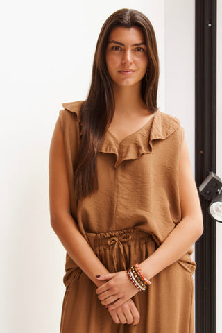 BLUSA ESCOTE VOLANTE