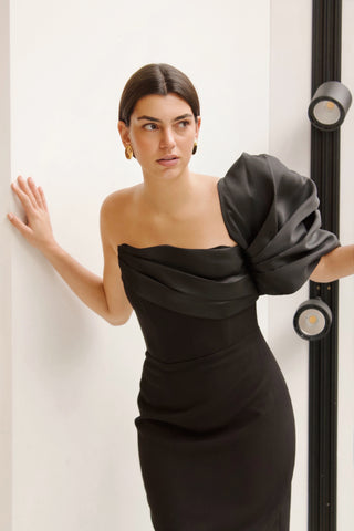 VESTIDO ASIMÉTRICO NEGRO