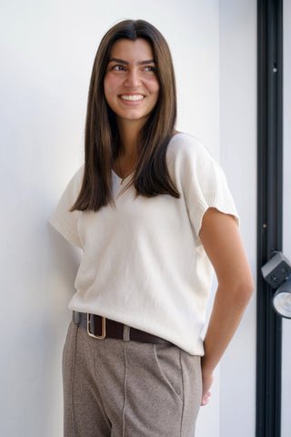 CAMISETA DE PUNTO BEIGE ESCOTE PICO