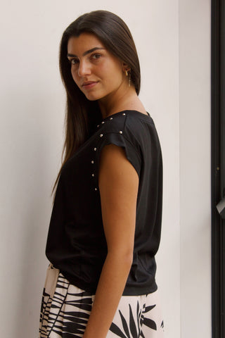 CAMISETA NEGRA TACHAS