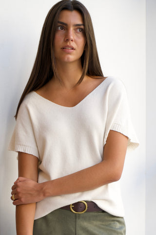 CAMISETA DE PUNTO BEIGE ESCOTE PICO