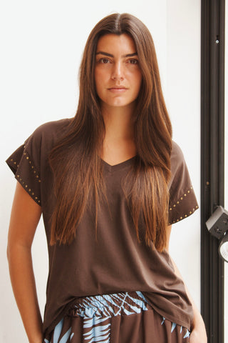 CAMISETA TACHAS MARRÓN CHOCOLATE