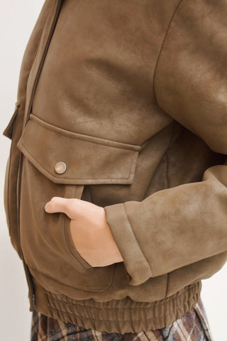 CAZADORA ENCERADA PELO EXTRAÍBLE