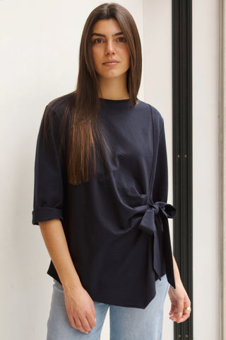 CAMISETA AZUL MARINO LAZADA CINTURA