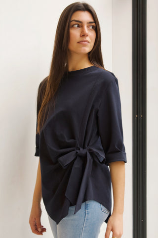 CAMISETA AZUL MARINO LAZADA CINTURA