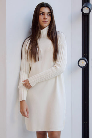 VESTIDO DE PUNTO CRUDO CUELLO SUBIDO