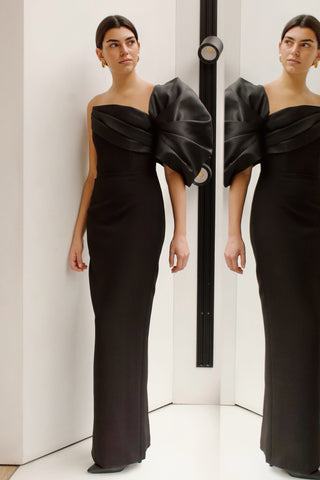 VESTIDO ASIMÉTRICO NEGRO