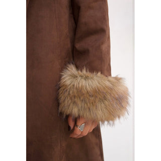 ABRIGO SERRAJE CUELLO Y PUÑOS DE PELO