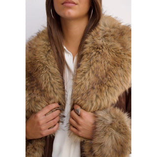 ABRIGO SERRAJE CUELLO Y PUÑOS DE PELO