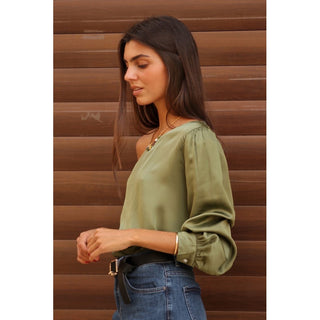BLUSÓN DE RASO ASIMÉTRICO VERDE