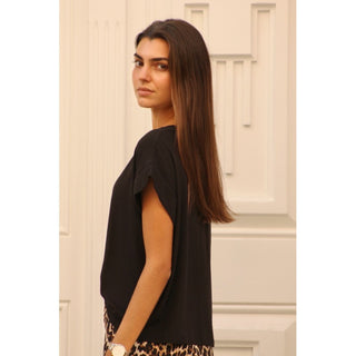 CAMISETA BÁSICA NEGRA