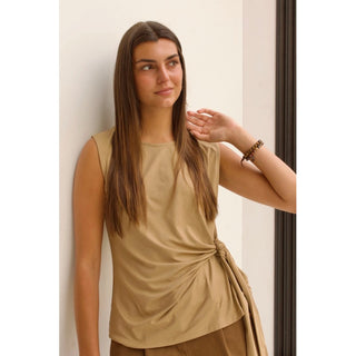 CAMISETA CAMEL NUDO CINTURA