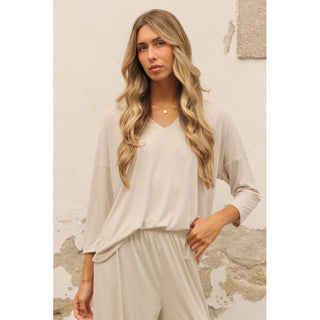 CAMISETA COMFY BEIGE MICRO RAYA