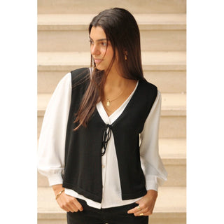 CHALECO DE PUNTO NEGRO NUDO