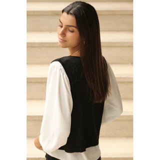 CHALECO DE PUNTO NEGRO NUDO