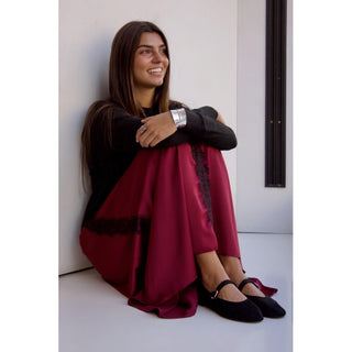 FALDA DE RASO DETALLE PUNTILLA