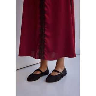 FALDA DE RASO DETALLE PUNTILLA