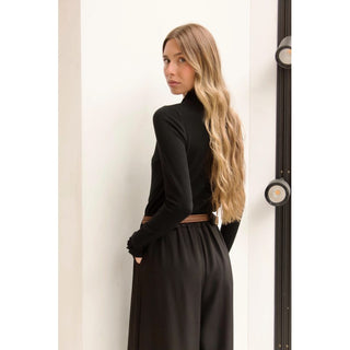 PANTALÓN PINZAS NEGRO CON CINTURÓN