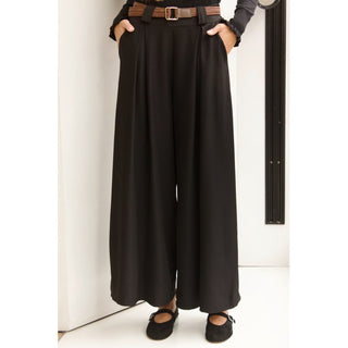 PANTALÓN PINZAS NEGRO CON CINTURÓN